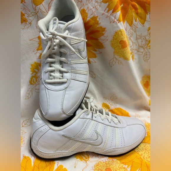Nike Shoes - NIKE Women’s Size 8 Musique #318076-111 White Casual Training Sneakers Gymshoes